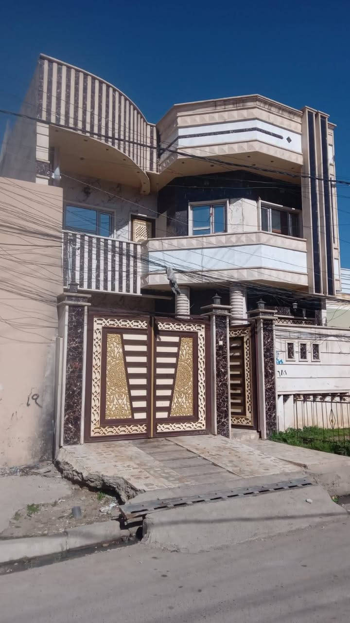 سلام عليكم
بيت بصلاح الزراعي قرب عل شارع المقبره
مساحه 155متر واجه 9ونص نزال 17ونص
طابقين 6غرف نوم سند ملك  سعر 145و بي مجال
*********** /***********
