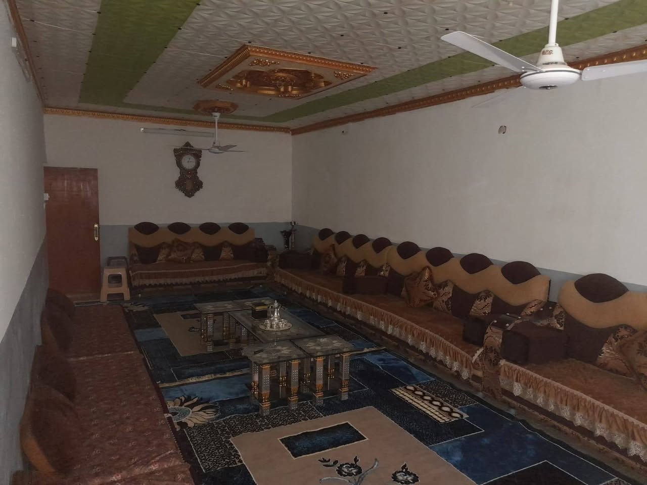 دار سكن للبيع في الثمانيه خلف مدرسة الحريري
مساحه 510 طابو صرف طابقين 
البيت شيلمان والسطح شتايكر غرفه جوه و٣ فوك
السعر 75 مليون وبي مجال ويرهم مراوس بيت
الاستفسار التواصل على الصفحه او الرقم
***********
