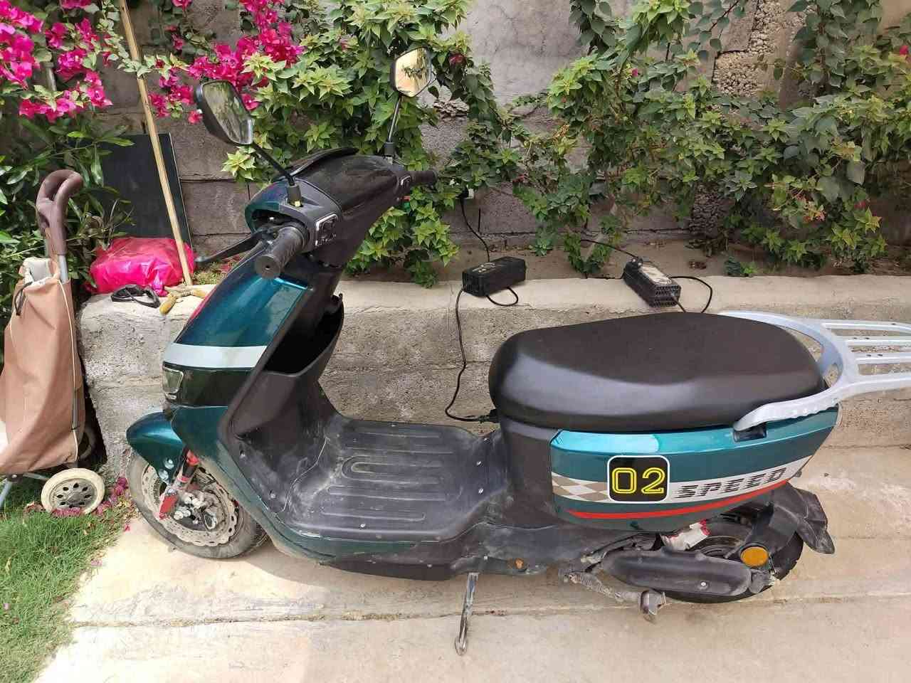 السلام عليكم 
دراجه شحن بطاريات 6 باتري 20 امبير 72 فولت
حجم ملف 1500 دراجه بحاله جيده جدا تمشي 45 كيلو حقيقي سرعه 60 حقيقي 
السعر 500او مراوس حسب الاتفاق
مكاني تاجيات رقم الهاتف
***********
