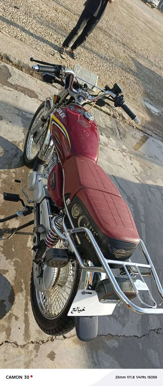 السلام عليكم دراجه البيع موديل 25اصوليه5اوراق الدراجه مكفوله مابيه اي نقص كله شغال السعر 700وبيه مجال مكاني صويره هاذه رقمي ***********
