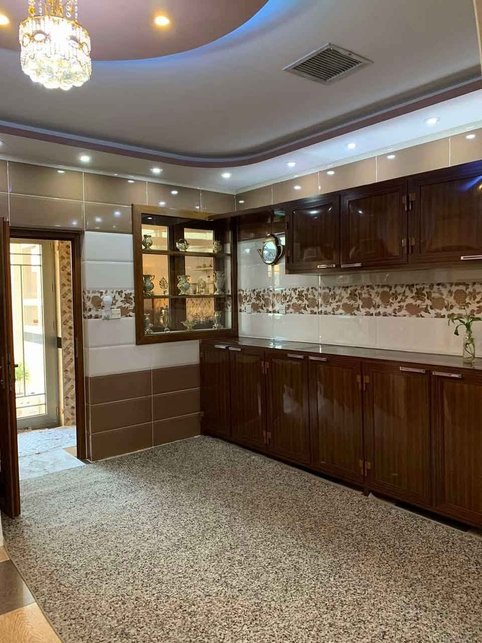 خانوو بۆ فرۆشتن لە زەرگەتەی کۆن 😍
            
بەڕێزان ئەم خانوە دوو نهۆمە بە ڕووبەری 157 مەتر ڕوو قیبلە کە بۆ دوو ماڵی جیا دەبێت و زۆر کەشخە و پاک و خاوێنە ..
لە نهۆمی یەکەمدا دوو نوستنی تێدایە وەلە نهۆمی دووەمدا سێ نوستنی تێدایە

🙌وەهەروەها ئەم خانووە دوو ڕووی هەیە لە پێشەوەو لە دواوەوە.

بۆ  زانینی نرخ ژمارە 1 لە کۆمێنت بنوسە .

بۆ فرۆشتنی موڵکەکەت نامە بنێرە بۆ پەیجەکەمان
یان لە ڕێگای ڤایبەر و واتس ئەپ بە ژمارە .

***********
