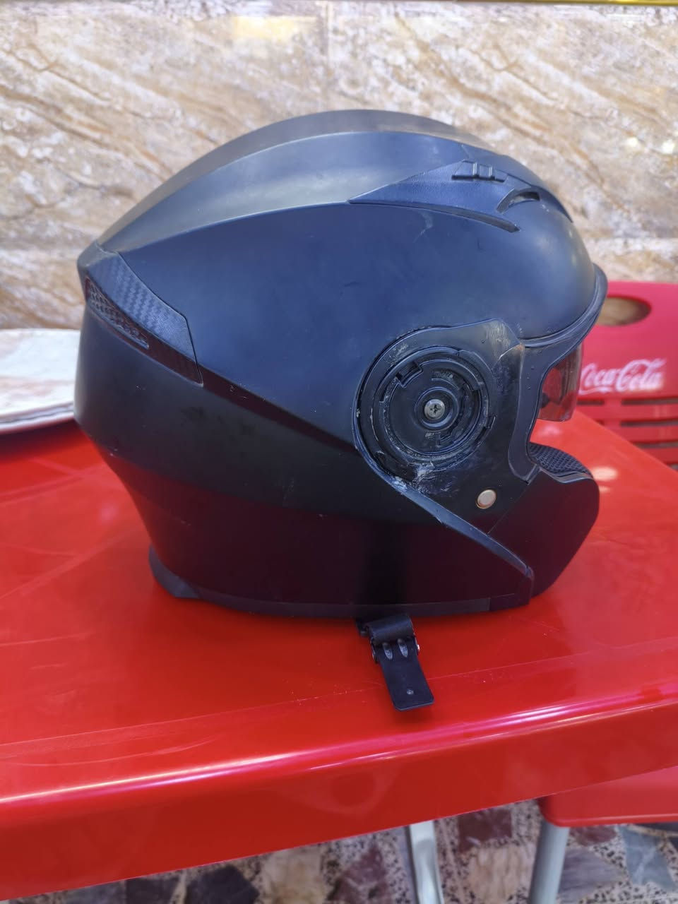 سلام عليكم 
خوذه للبيع نضيفه كلش حتى جهاز بيه ومع سماعات 
السعر 35
الشراي خلي يتصل ع رقم 
***********
