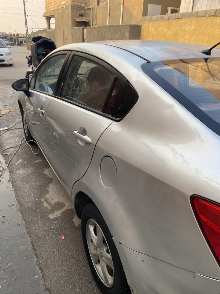 السلام عليكم كيا ريو مديل 2013 خليجي مكينه 1600 قطرتين رقم ذي قار سنويه لل2027 مشروع وطني السياره بيه تبديل بابين اصليات وكاله نفس اللون فقط وبيه جراد مكينه كير كفاله تبريد حداده السياره جاهزه مابيه نقص مواصفاتها شاشه كامره دواره تحكملت ستيرن السياره ماشيه 180 السعر77 مستعجل ع بيع السياره نضيفه للاستفسار الاتصال ***********
