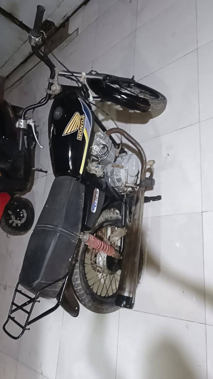 السلام عليكم دراجه إيراني للبيع ب 300 المكان البصره ابي الخصيب ***********
