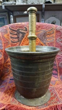 هاون الحجم ٢١سم وحجم اليده ٣٤سم البيع العنوان المحل بغداد المدينه شارع...