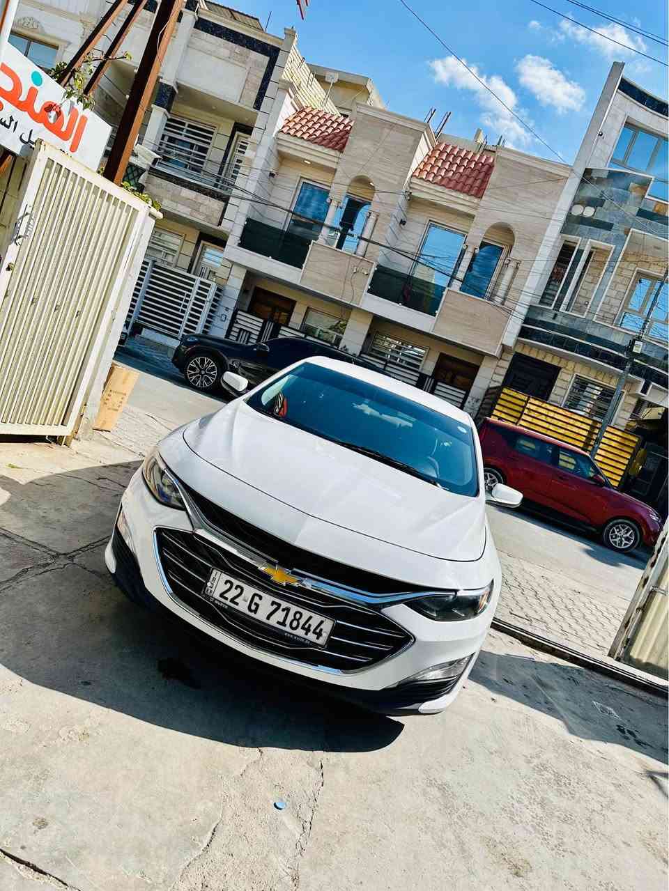 السلام عليكم ورمضان كريم السونار موجود بالمنشوور ماليبو 2021 سيارة جديدة جدا وعلى ايدي صارله سنتين ونص جاهزة للاخير السيارة حادثه جانبي راديتر محرك كير كله وضع شركة مواصفات lt المعروفة بأسمي تحويل مباشر ادامه كامله مسوي اله تخم تاير صدر دهن كير وفلاتر ومنظومة البانزين كله جديد 
السعر المطلوب 12.000$ وبيه مجال للجاد بلشراء مكاني بغداد الاعظمية السونار موجود بالمنشور 
*********** بغداد, العراق
