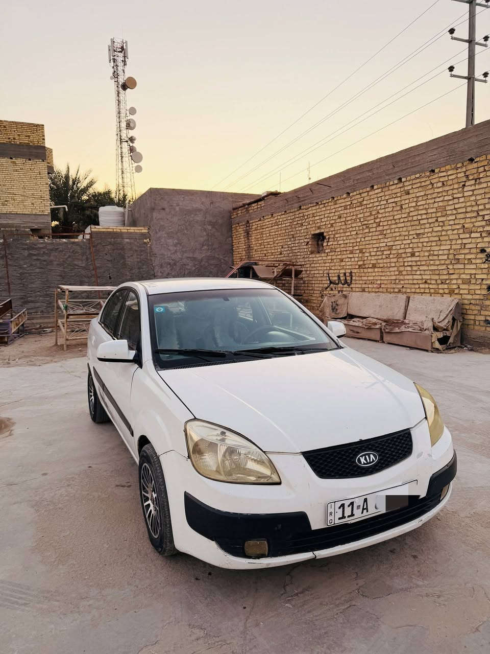 ياالله يارزاق 
     السلام عليكم 
كيا ريو 2008 لون ابيض 
       رقم بغداد دولي تحويل مباشر سنويه لل 29 
مكينه 1600 دوش المرغوب كير وتو ماتيك 6 نمر 
       بيه ( جاملغ وبنيد صبغ بدون حادث شرط الفحص
السياره جاهزه مجهزه ماناقصه كلشي سياره بلاديه ماملعوب بيها 
      السعر ( 73 ) وبيه مجال 
الشراي يتصل *********** 
      مكان السياره بابل 
                  الخاص مغلق بدون حراج
