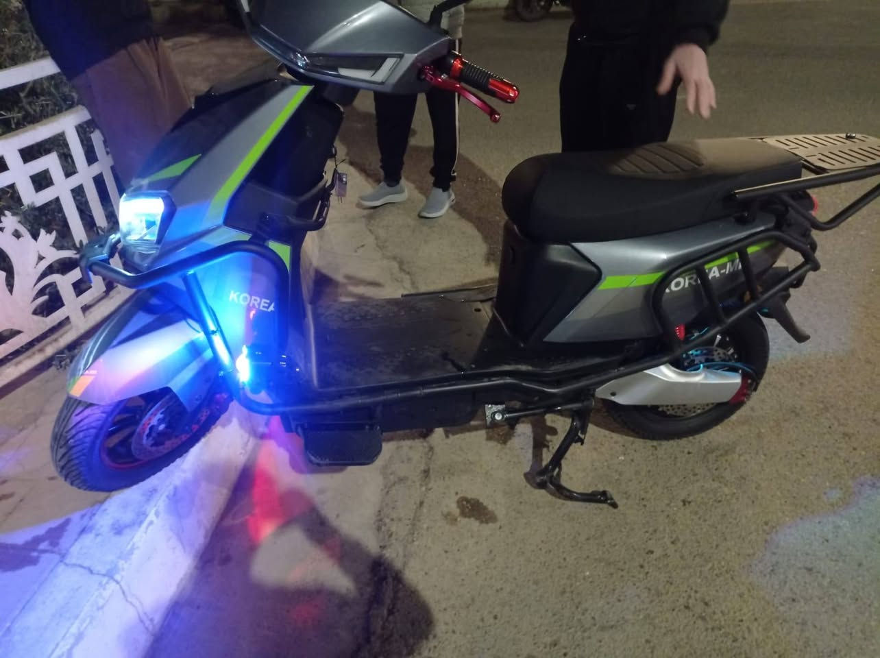 سلام عليكم 
دراجه شحن للبيع #الجميع 
مواصفات🤜 
دراجه ٦ بطاريات
كرت تشغيل 
بصمه تشغيل عن بعد 
نضام حمايه ٥ ثواني 
ملف ٣٠٠٠ واط 
سماعه سستم بلوتوث 
لايت لد الاون مع زنون 
شاشه الأوان 
ويل كبير ١٤ 
ويل مشيف رياضي 
دسك أمامي خلفي  
٤ سرعات 
سرعه ٨٠ 
الدراجه جديده بل باكيت شررط الفحص قبل ٢٢ يوم نشدت 
سعر ٧٥٠ وبيها مجال للطيبين والشراي يفوت 
🕸❣️ .


**إذا كنت صاحب هذا الإعلان وتريد حذفه لأي سبب، رجاءا أرسل رسالة إلى الدعم الفني**