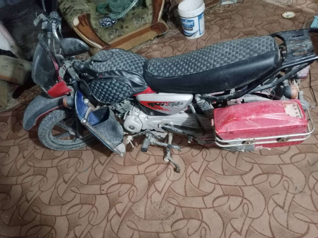 سلام عليكم دراجه بوكسر نضيفه مامفتوحه نضيفه مالت شرطي مايطلع بيهه كامله وراق اصولي ،كهربائيات كامله ،، مكاني تنومه شط العرب ، رقم لهاتف ، *********** سعر 1700
