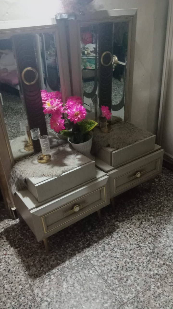 السلام عليكم غرفه للبيع 650 كامله بس ضخمه كلش 
وهاذة رقمي ***********
