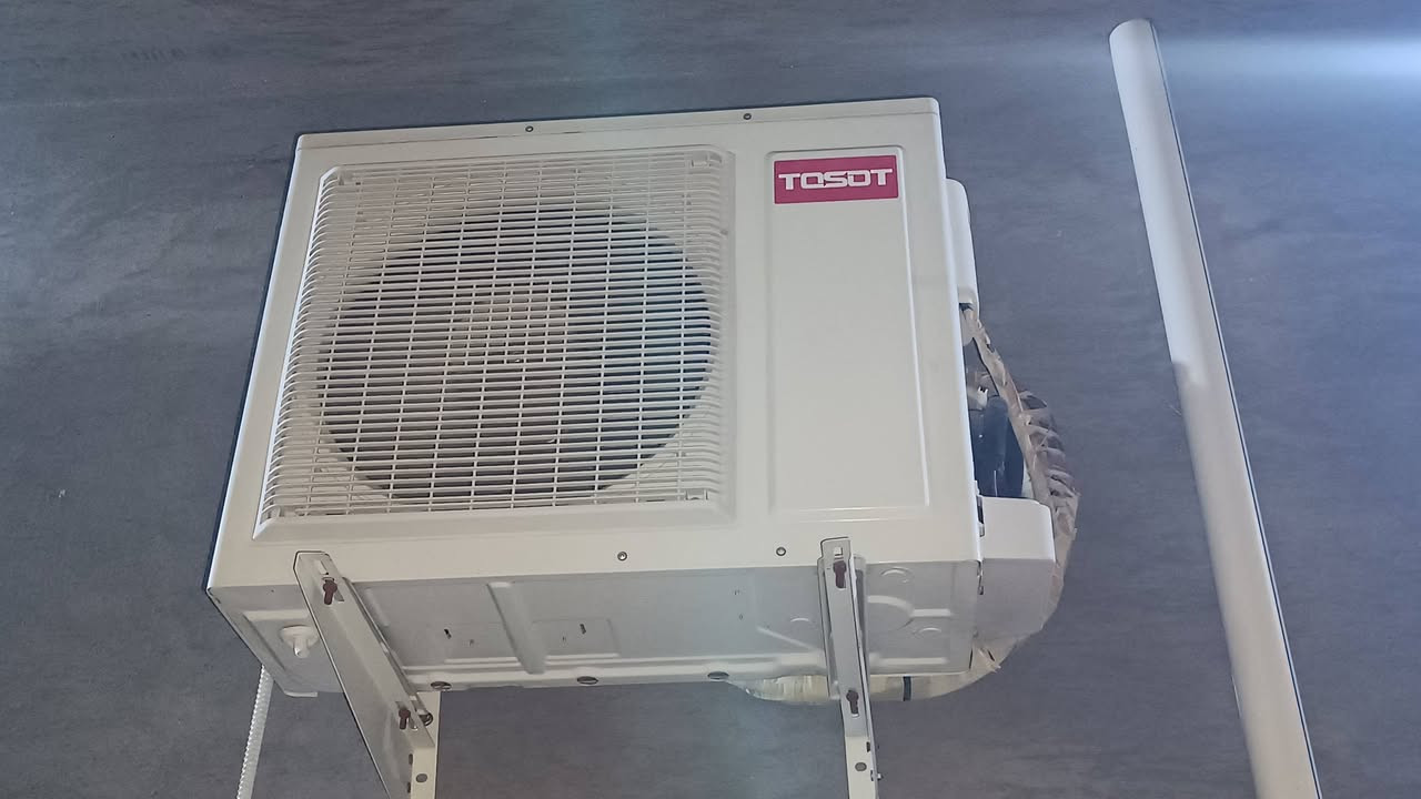 للبيع سبليت توسوت (TOSOT) سعة 2 طن بحالة ممتازة.
✅ التبريد ممتاز
✅ لا يوجد أي عطل
✅ غاز بعده عل شركة الأصلي 
✅ جاهز للتشغيل مباشرة
السعر: 550 (قابل للتفاوض بالمعقول)
للاستفسار  عل الرقم ***********
