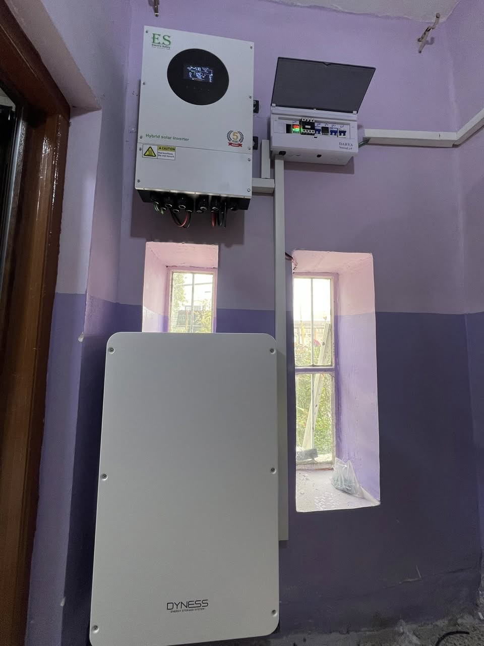 تحفة فنية 😍
وداعا لانقطاع الكهرباء 

منظومة ١٠امبير نهاري ١٠امبير ليلي. تجهز منزل الاخ عادل الكلوندي في حي امام احمد 
 مكونات المنظومة 
١-الواح لونجي ٧٠٠واط. عدد ٥ كفالة ١٥سنة
٢-انفيرتر ٦،٦ كيلو واط. هايبرد ماركة ES الشهيرة ip66   فول كاتم للصوت ومقاوم للاتربة والحرارة بكفالة ٥سنوات استبدال 
٣-بطارية داينس ارقى بطارية بالعالم   حجم ١٠كيلواط  ip65  كفالة ٥سنوات 
للاستفسار والمعلومات يرجى الاتصال بالرقم 
*********** 
او مراجعة مكتب ابل فون 
الشارع العام مقابيل المحكمة الجديدة
