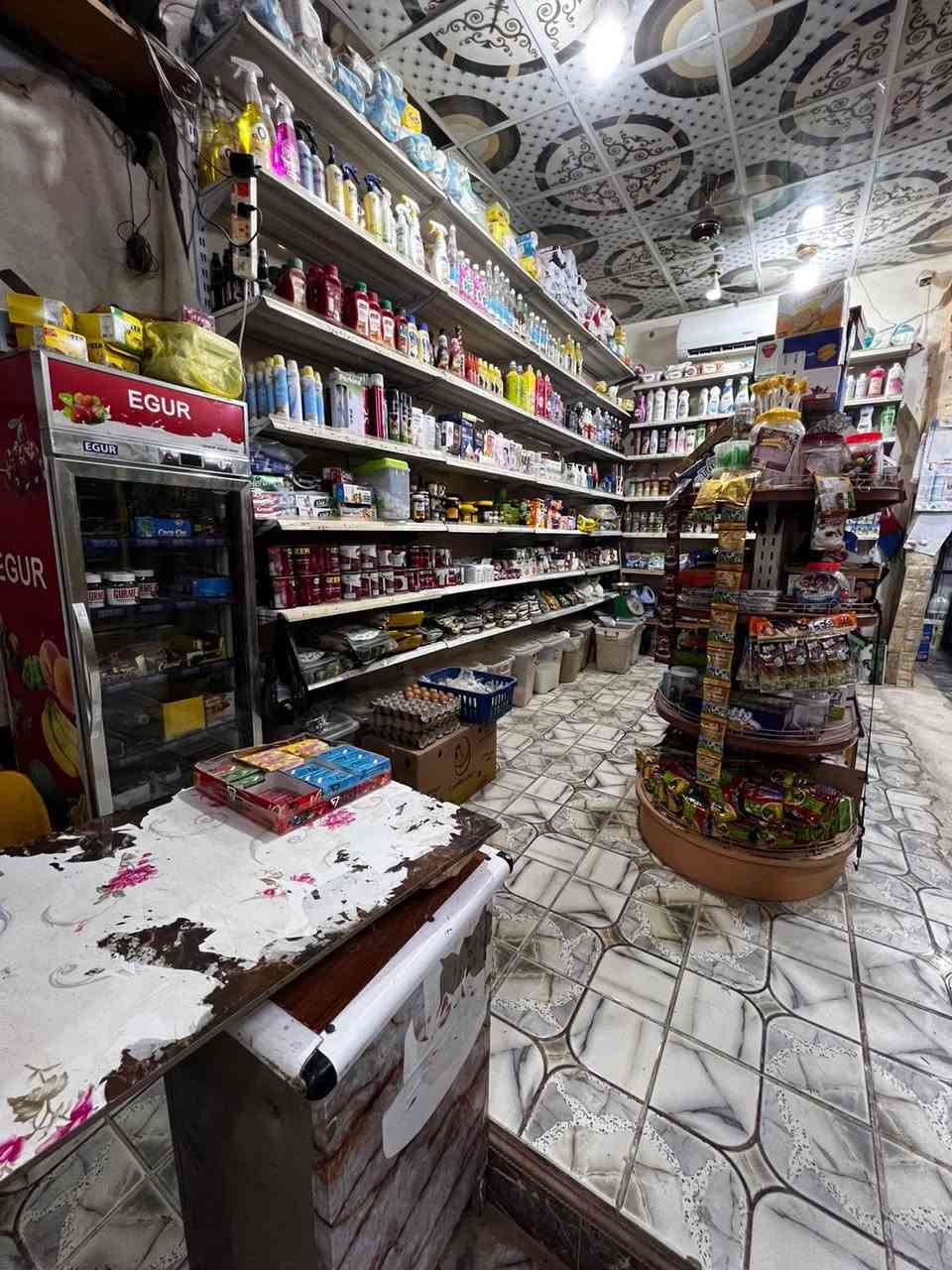 السلام عليكم أسواق للبيع فقط غراض المحل مو للإيجار 
ابيع شلع مسواك وعرضات ورفوف ومجمدات وسلات جبس 
كامرات سبلت المحل غراضه كلها جديده السعر 6 ملاين تريد ع الجرد اهلاً وسهلا مكاني بغداد ناحية الوحده قرب مجمع بسمايه
رقم  ‭0774 052 1399‬
