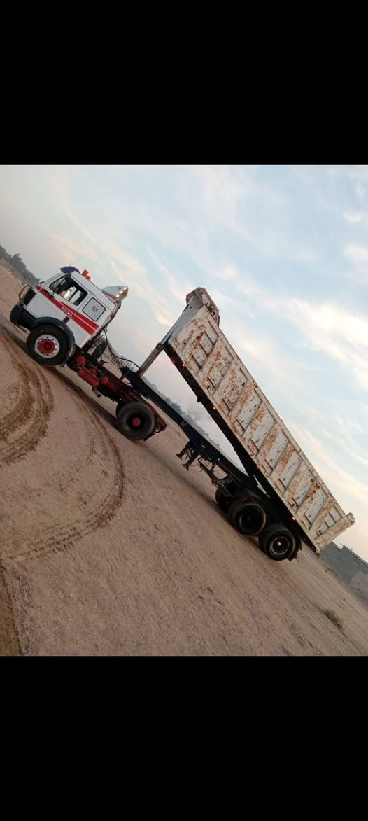 سلام عليكم تريله للبيع موديل 91 مكينه 38 كير 180كهربائي تخم تاير مكفوله كفاله عامه  عربانه ماموت مجموعه 16 تخم تاير  الاستفسار ***********
