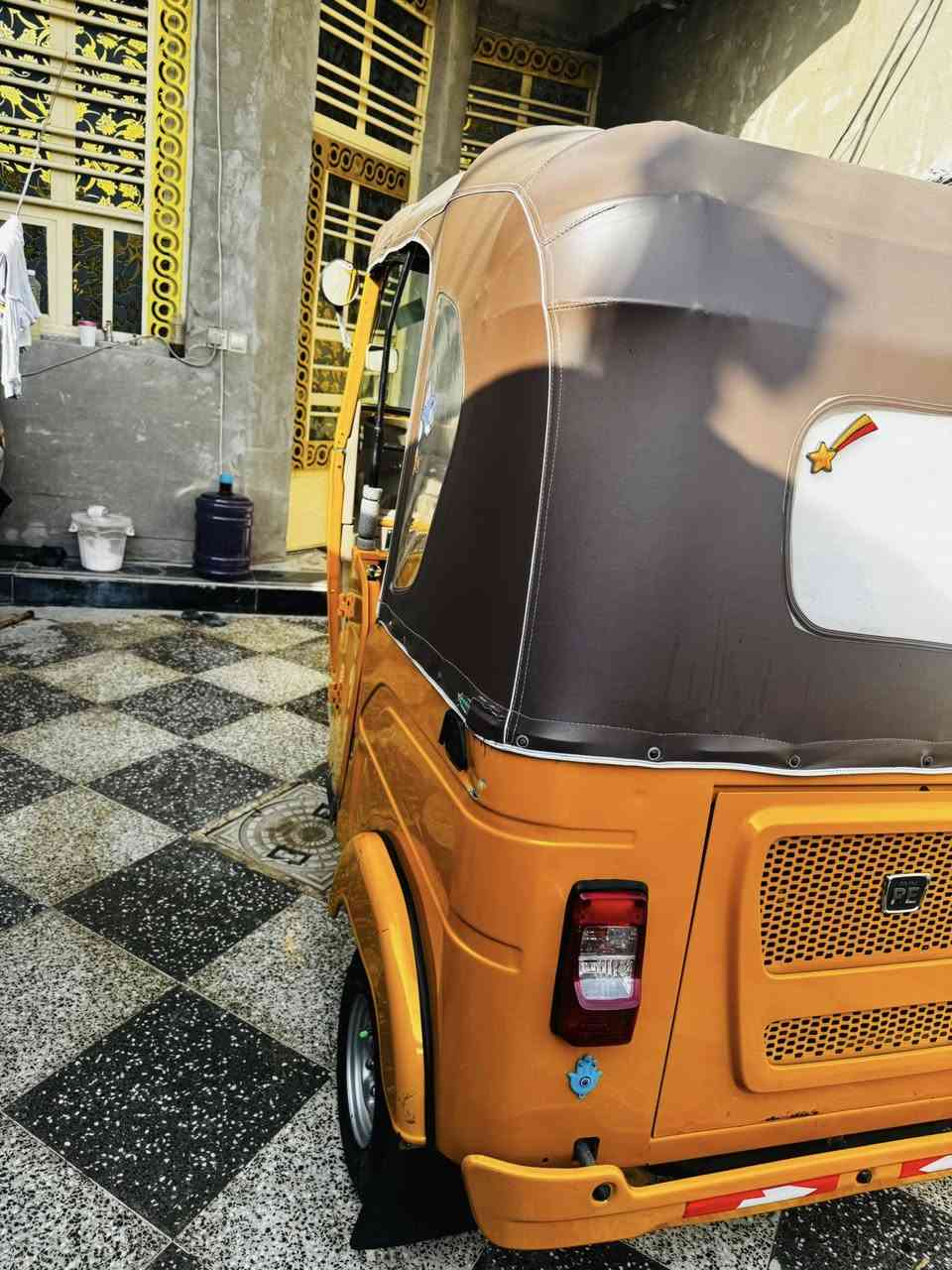 سلام عليكم تكتك للبيع موديل 22 شهر 10 تكتك مابيهه تعمير فقط لغد وقليل وكدامكم موضح بل صور عنوان بغداد العبيدي  شراي يتصل ‭0771 935 6984‬
