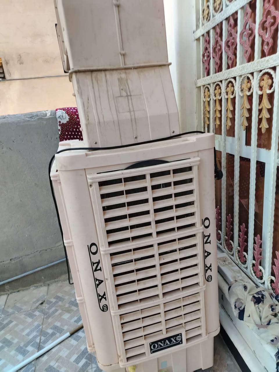 سلام عليكم مبرده ومكيف نضيفات جدن المكان الدبله ***********
