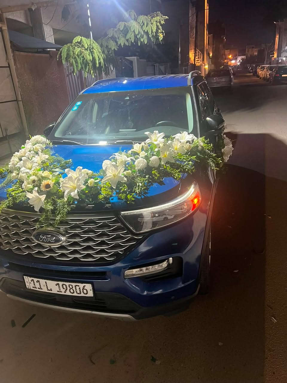 ‏Ford Explorer  (limited ) 2022

سيارة عائلية ورياضية واقتصادية بالوقود بنفس الوقت.   

المواصفات:

 • محرك 2.3 turbu

 • كير أوتوماتيك 10 سرعات

 • اللون الداخلي: جلد اسود

  . انارة داخلية خافتة للسيارة سبعة الوان

   . الدشبول جلد  مطعم بصاج. 

 • تشغيل بصمة + بصمة على الأبواب + رقم سري لفتح الابواب.

 • كاميرات 360 درجة 

 • تبريد + تدفئة للمقاعد الامامية. 

 • تدفئة للمقاعد الخلفية. 

 • تدفئة للمقود (ستيرن). 

  . تشغيل عن بعد. 

  . نضام ماسحات تلقائي. 

 • شحن لاسلكي. مع منفذ USB و type C

 • نظام صوتي فاخر B&O (بانغ أند أولوفسن). 

 • شاشة لمس  مع نظام ملاحة. 

 • نظام Apple CarPlay و Android Auto. 

 • تبريد هواء خلفي منفصل ثلاث قطع. 

 • تحكم كهربائي بالمقاعد . 

 • باب خلفي كهربائي. 

 • مقاعد الصف الثالث 

 • مرايا كهربائية وشفط أوتوماتيكي عند الاطفاء

 • حساسات أمامية وخلفية ومحيطية تفاعلية. 

 • نظام النقطة العمياء. 

 • نظام التحذير من التصادم الأمامي. 

 • نظام المساعدة على البقاء في المسار. 

 • مثبت سرعة ذكي تفاعلي (intellegent Cruise Control). 

 • نظام التحذير عند الرجوع للخلف 

 • أنوار LED خلفية و أمامية زنون بلادي

  . نضام الاوامر الصوتية. 

  . بردات للنوافذ الخلفية. 

 • ويل بلاتينيوم 20 إنش بلادي

 • نظام تعليق ناعم ومريح

 • نظام تحكم بالطرق المتعددة (Terrain Management System)بيها خمس انضمة قيادة للثلوج والرمال والحالة الرياضية وحالة المقطورة والطرق الجبلية الوعرة. 

 • حادث : دعامية امامية ومتبدلة نفس اللون 

 • جميع الإيرباكات والحساسات سليمة 100% وشغالة

 • السيارة مكفولة وجاهزة

رقم الشاصي : مرفق مع الصور

السعر: 23,300 $  والشراي يأمر ويتدلل. 

للتواصل: ***********
