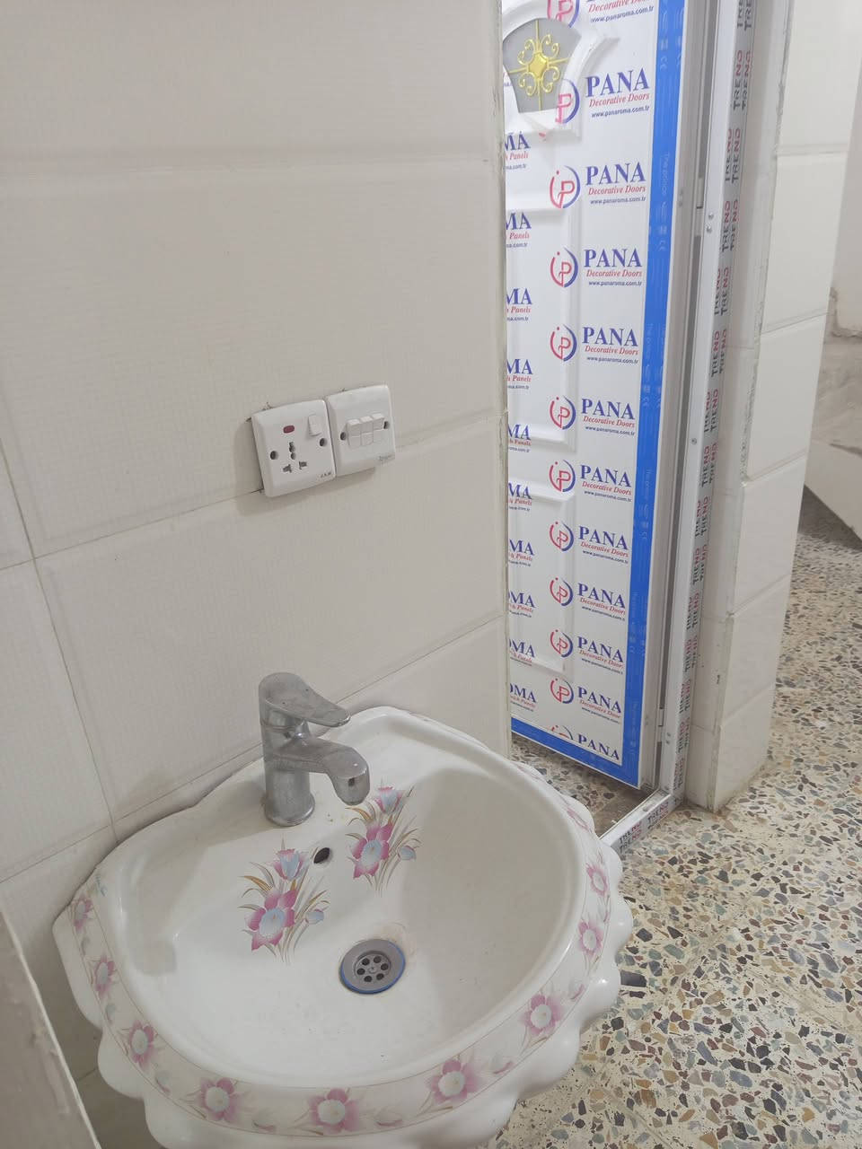 السلام عليكم 
بيت للايجار جديد بوب الشام بستان بشار مساحه 100م
للاتصال ***********
