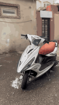 السلام عليكم اخوان دراجه ماكس مضلع ياباني دراجه نضيفه دكة هندر وحده دراجه كله بلادي ماعده الصالنصه رياضي Sc كابريتر بلادي محرك مامفتوح بلادي كفراتها نضيفات كلوبات شغالات الاشاير هم شغالات بس يراد الهن ربط بس والسلف هم بس يرادله ربط يعني شغال رايدها ب650 وبيها مجال
واتساب ***********
