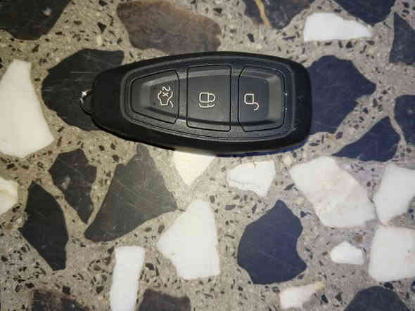 سلام عليكم
اخوان هذي بصمه سياره ماعرف شنو نوع بس يمكن سياره حديثه بهل شكل طلعت 15 الف هيه توصيل على أول تم 
*********** واتساب
