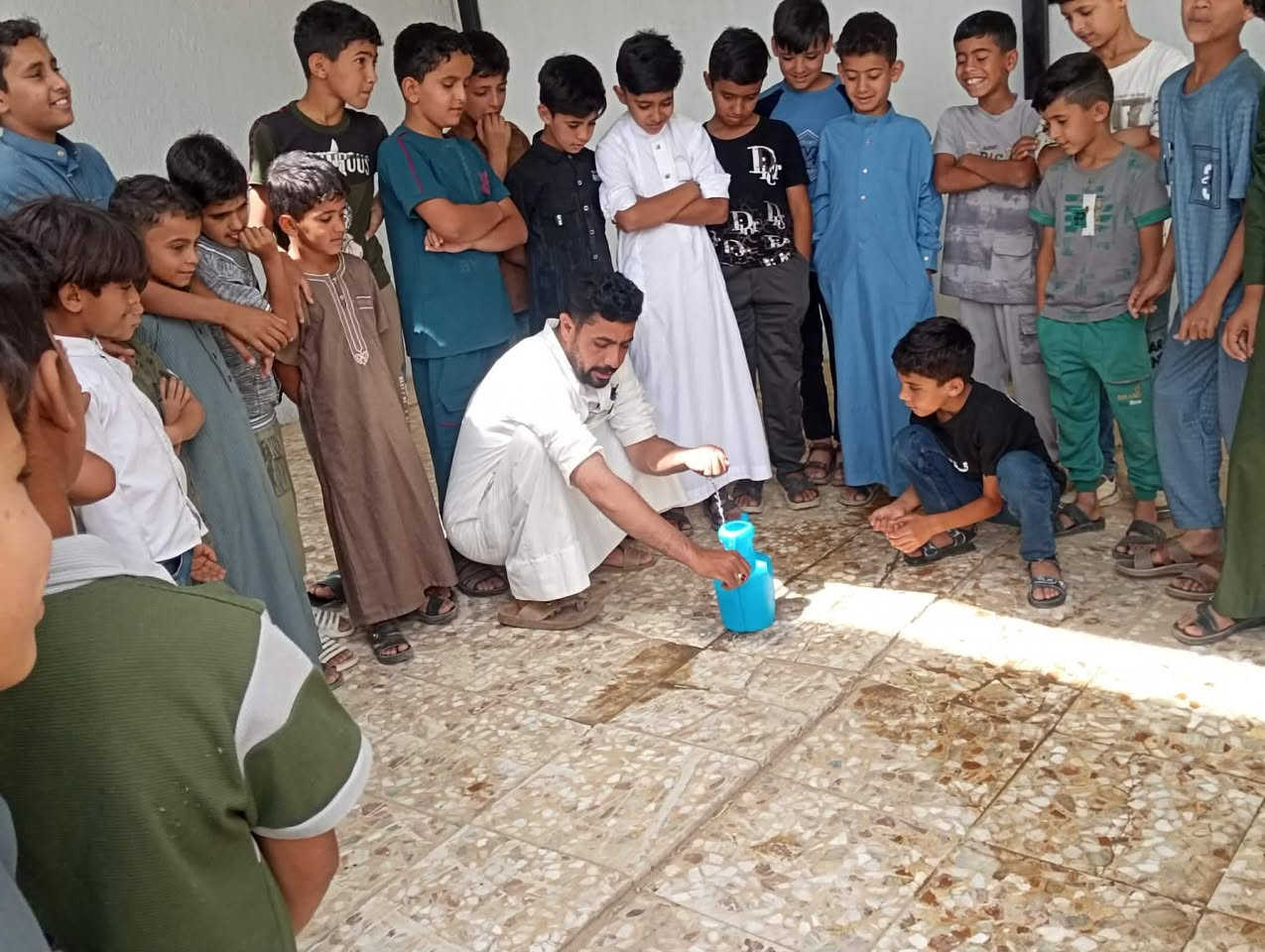 جانب من الدورات القرآنية الصيــفية التــي تقيــمها هيــئة القــرآن الناطق في الدلكة - حسينية الحاج راوي ال شلتاغ وباشراف هيئة القرآن الناطق قضاء الشامية علماً ان الاعمار المقبوله من 8سنوات الى 16 سنه 
القائم على التسجيل حسام النبهاني - للاتصال ***********
