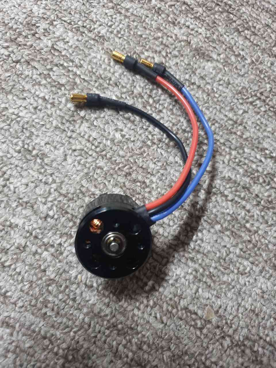 العنوان: محرك درون SunnySky أصلي للبيع
​التفاصيل:

​الماركة: SunnySky (أصلي).

​الموديل: X2208 II.

​السرعة (KV): 1500KV (عزم وسرعة ممتازة).

​الحالة: جديد

​الاستخدام: مناسب لطائرات الدرون (FPV) أو الطائرات الورقية والـ RC (موديلات F450 و S500 وغيرها).

​المميزات: محرك بروشليس (Brushless) يمتاز بالكفاءة العالية وطول العمر.
الي يفيده ينطينه سعر بيه


**إذا كنت صاحب هذا الإعلان وتريد حذفه لأي سبب، رجاءا أرسل رسالة إلى الدعم الفني**