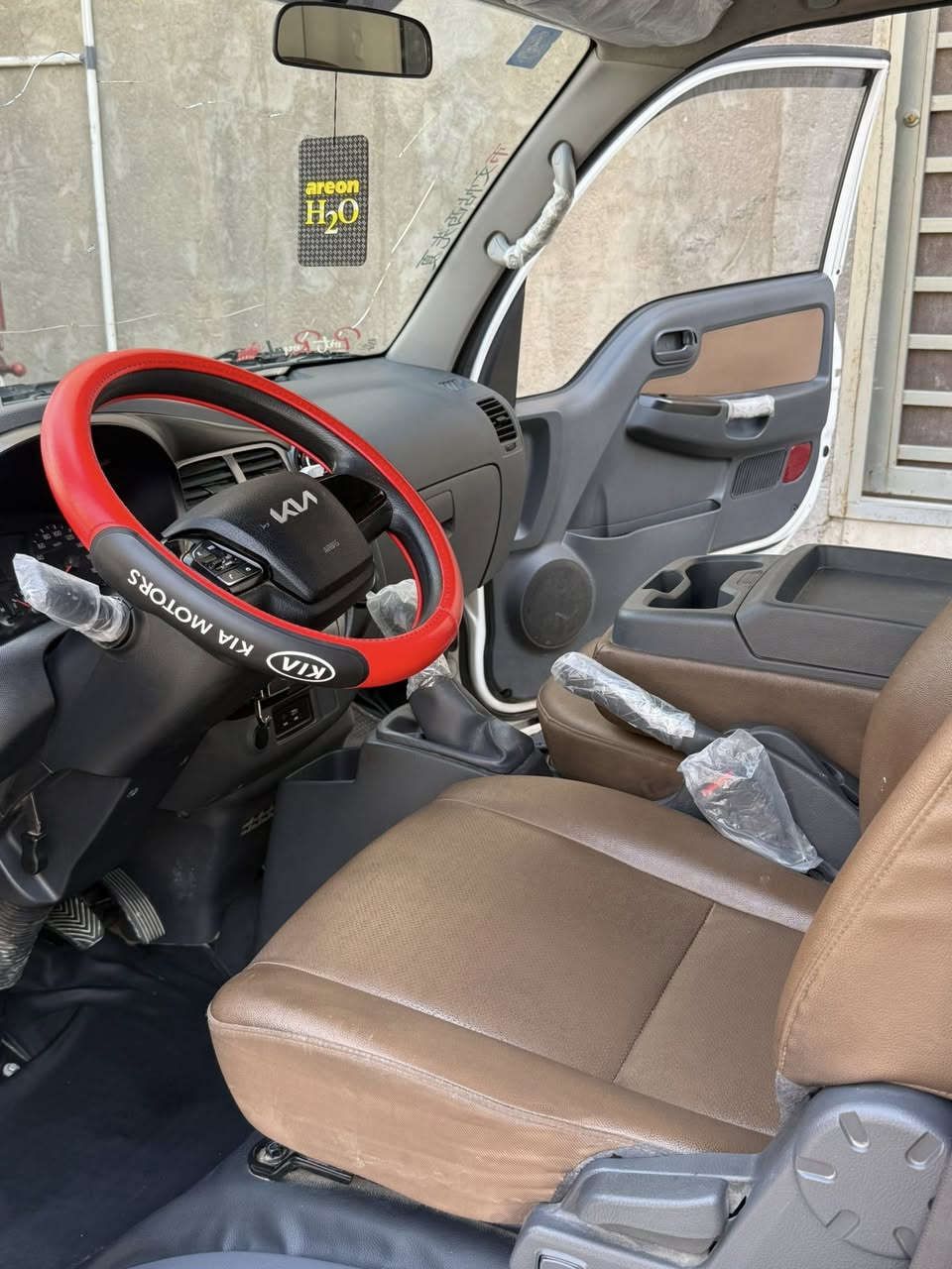 السلام عليك كياحمل للبيع مديل 2023 السياره كامله  خير من الله السعر 158مجال كلش بصيط رقم بغداد السياره مكفوله بس اكوضرر بلبدي شخط واضح بلفيديو السياره بسمنه تحويل ثاني يوم رقمي ***********
