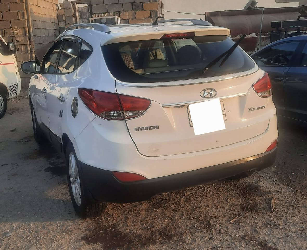 مراوس مراوس مراوس  باحدث والفرق موجود 
🚗  مراوس اوبيع : 
       ⚘️🍀⚘️هيونداي توسان 2013
📍 مكان السيارة: بغداد – المدائن
📞 للتواصل: ***********
💰 السعر :-130 ورقة – قابل للتفاوض
🛠️ المحرك: 4 سلندر – 2400cc

⚠️ أضرار السيارة:
• وارد خليجي
• ضرر في جهة عكس السائق (مبدل بنيد وجاملغ) أصل مطابق

📌 تفاصيل إضافية:
• رقم السيارة بغداد مشروع وطني
• باسم المالك تحويل مباشر
• لون السيارة أبيض
