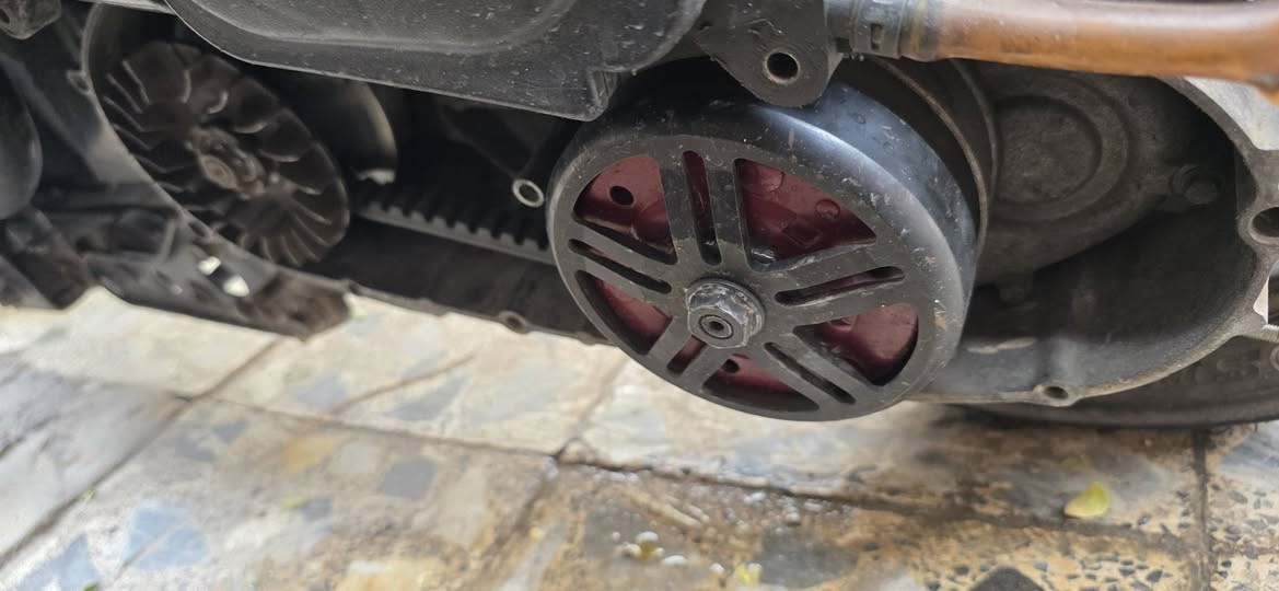 السلام عليكم حبايب كفرات ماكس عدلة ابلاد ختم واحد او اشاير او بكلايت مال اربعة ابلاد  او اكجات رياضي ايشي تريدة منة ابيعك تفاصيل اتصل ***********
