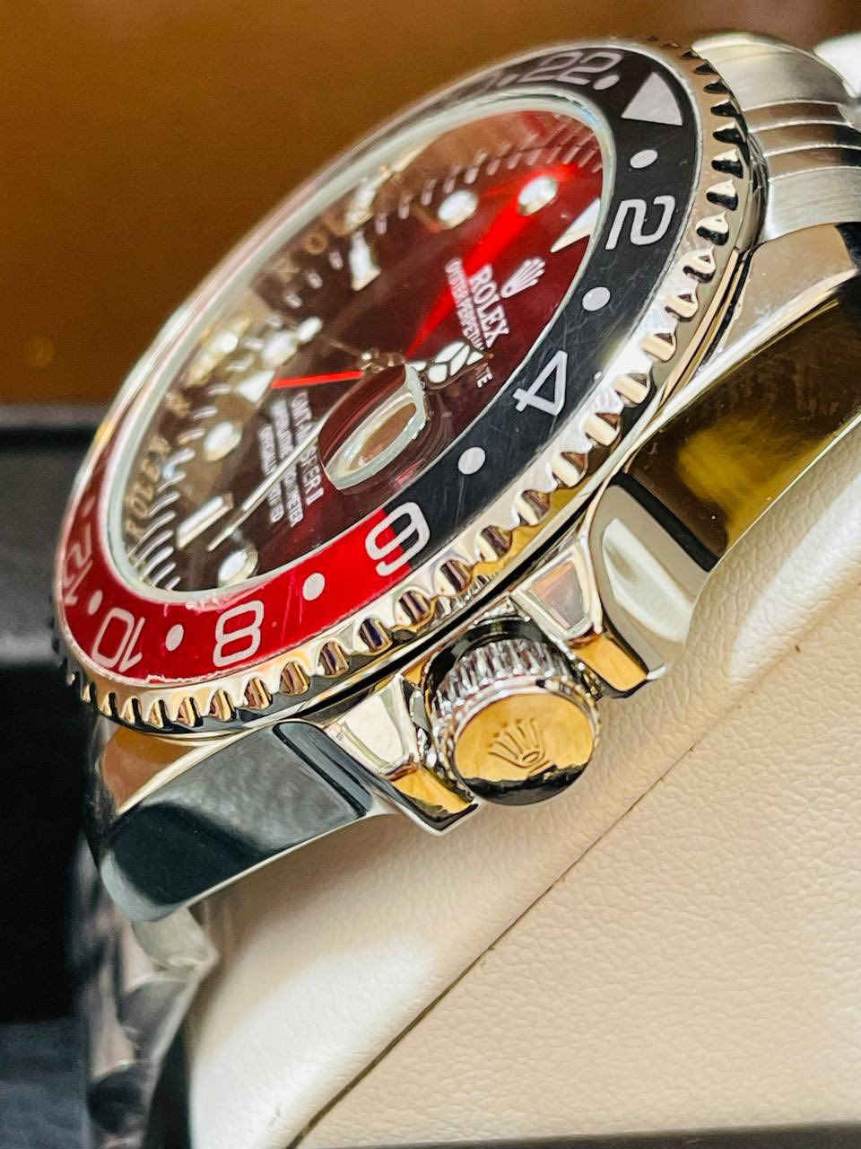 ساعة روليكـس-ROLEX ✅
موديل كـوكاكـولا GMT   

- مينا احمر اسود متدرج 
- مكينة كوارتز 
- سير ستانلس ستيل 
- منفذ تاريخ شهري 
- رينك دوار دولي 
- مقاس 40mm
- دبل قفل ، 4 عقارب لامينوس
- مقاومة للماء
- الوزن 129 غرام 
- مختمة من كل مكان 

السعر : 25 ألف فقط


**إذا كنت صاحب هذا الإعلان وتريد حذفه لأي سبب، رجاءا أرسل رسالة إلى الدعم الفني**