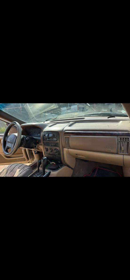 جيب كراند شيروكي موديل 2000 ..
باسمي سنويه ل2031 وهزه قبل كم يوم .. 
رقم انكليزي الجديد .. 
سيارة 🚗 جاهزه كير محرك تبريد حداديه كهربائيات طخم تايرات جدد مابيها نقص . محرك فيفيتي 3000 .. 
شاشة عريضه وسستم صوت شادهن بورقتين .  
السعر 58 ..


**إذا كنت صاحب هذا الإعلان وتريد حذفه لأي سبب، رجاءا أرسل رسالة إلى الدعم الفني**