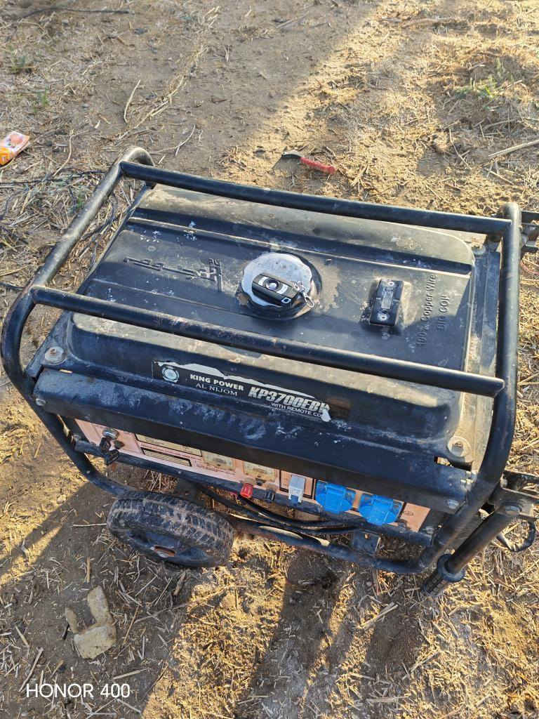 السلام عليكم هذا مولد شغال اشترينا وما ستخدمنها هواي اقل الشهر وضمينها لان سحبنه مولد سحب وبقى هذا بالمخزن مضموم فتره هواي المولد شغال مابي شي وصوته صافي محركه جديد
الشراي يتفضل خاص
 يقيمه وبي خير ويدلل
المكان ذي قار
