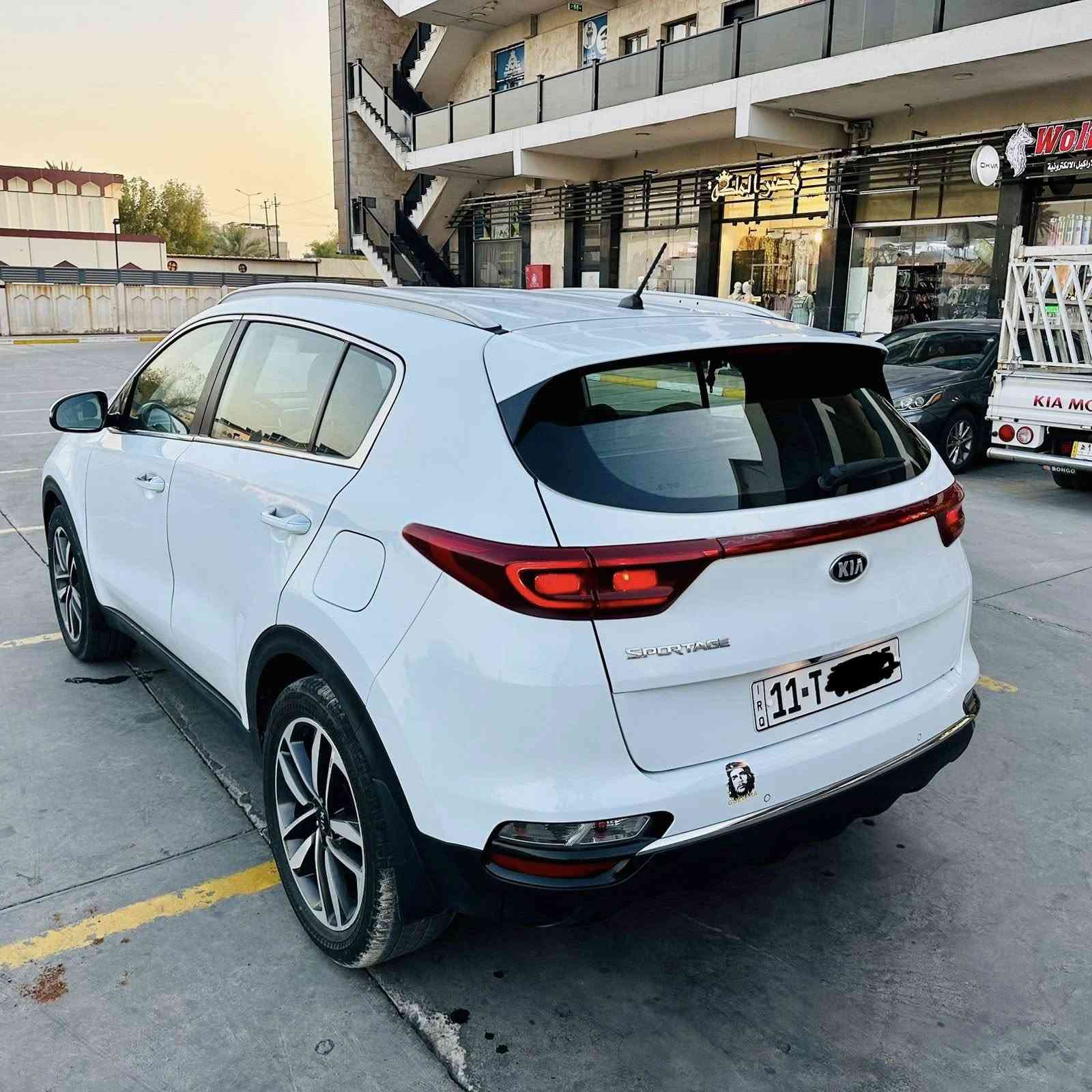 KIA SPORTAGE (وكالة خليجي)
الموديل :-2020
عداد المسافة :- 90000 كم
فئة السيارة :- بيسك
لوحات التسجيل :- بغداد سنوية مجددة 2030
السعر :-18300$ بيه مجال جدا بسيط
العنوان :- الكرخ / حي الخضراء
للاستفسار :- ***********
