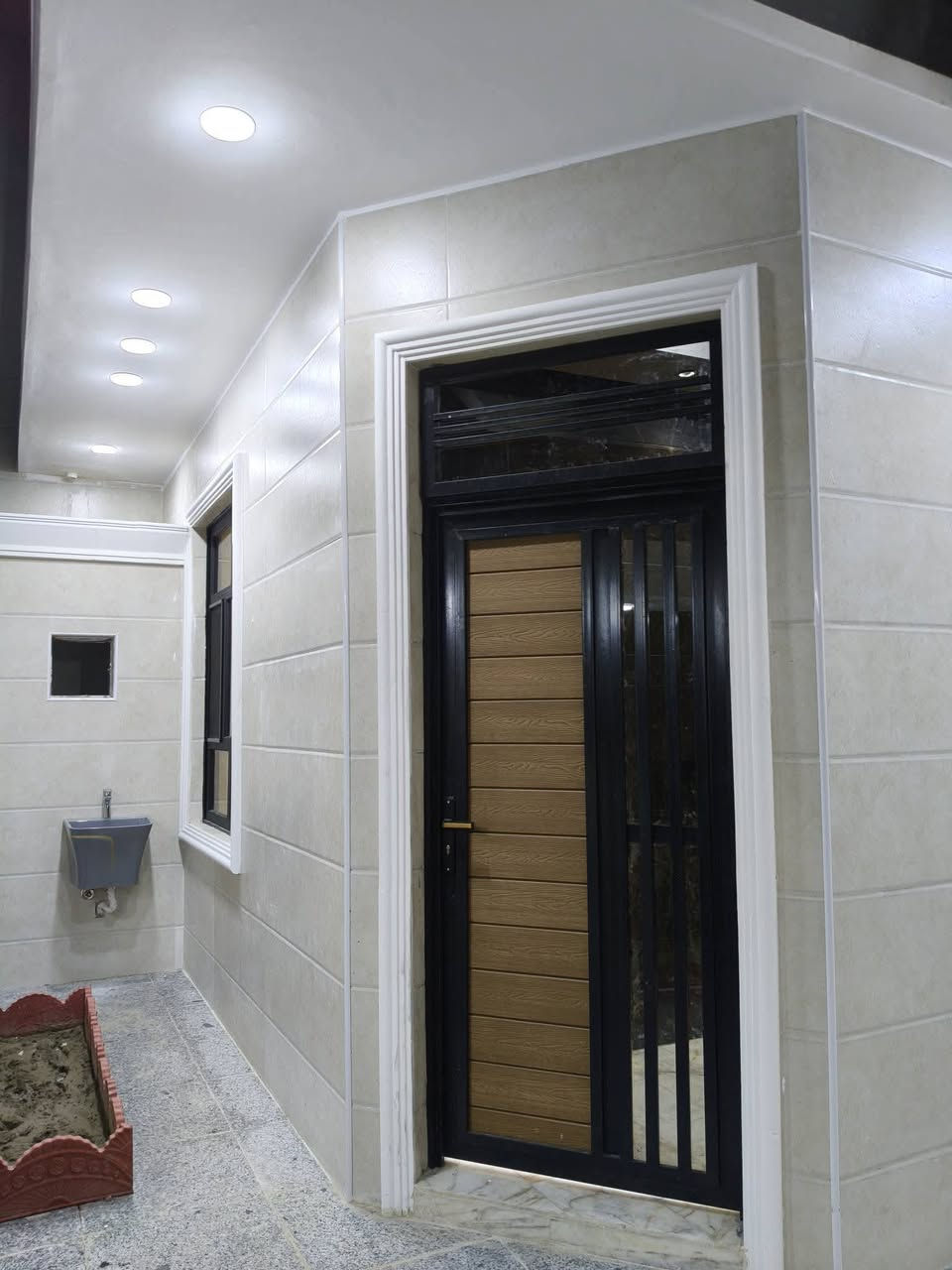 يالله دار للبيع بحي سومر الأولى قرب مستشفى لأسنان مقابيل ثانويه القدس مساحته 200 طابقين بناء حديث درجه اولى على شارع 15 متر البيت يتكون من 6غرف نوم وصالتين واستقبال ومطبخ ومجموعة صحيات لاستفسار واتساب ***********
