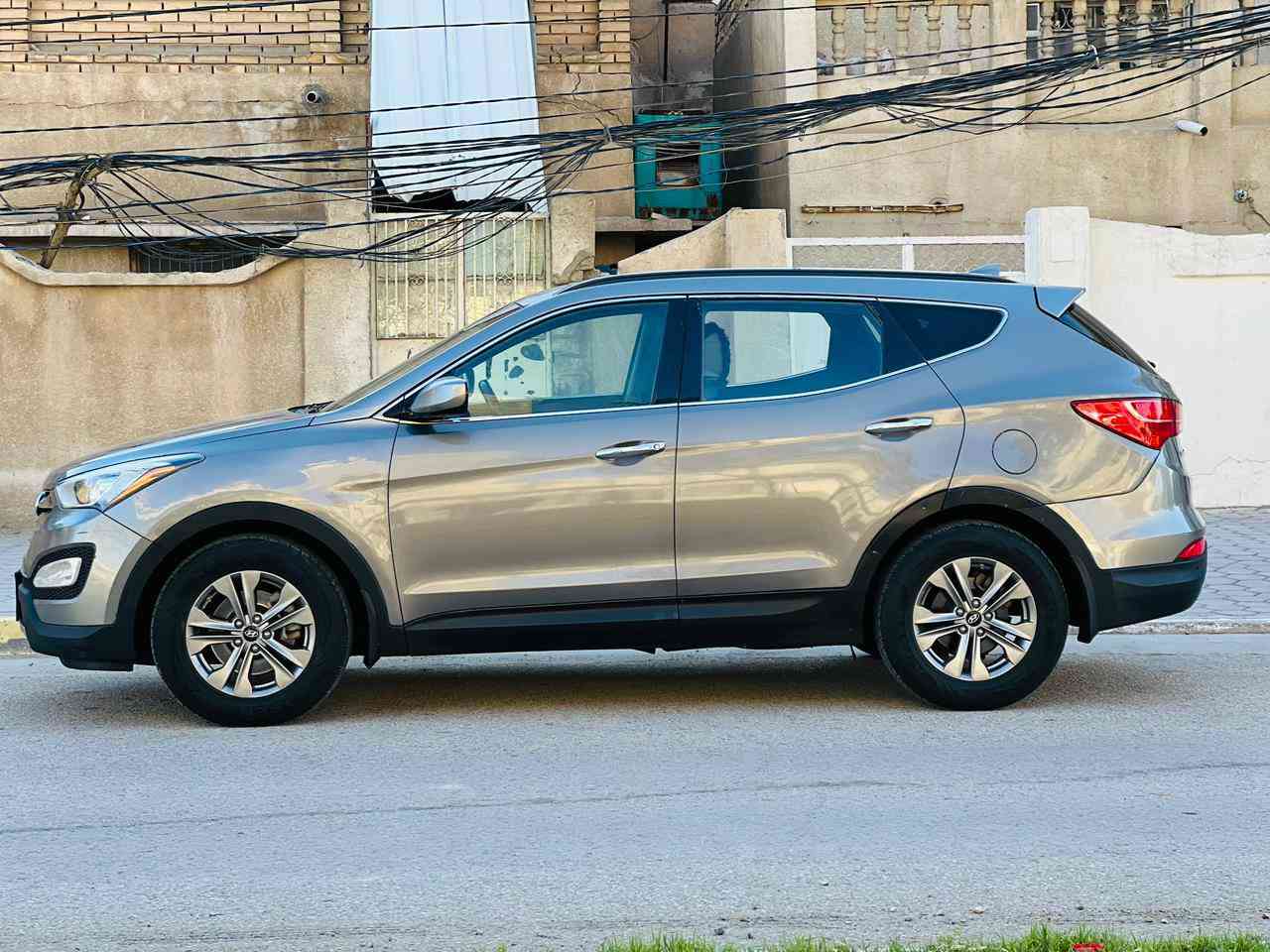 سنتافي موديل 2016 وارد امريكي سعر 126 مع المجال للاستفسار *********** داخله كلين تايتل بدون حادث بيهه جاملغ وباب كلير السياره جديده بمعنه الكلمه ماشيه 64 حقيقي  مواصفات كامره خلفيه داوره تحكم استيرن جهتين مثبت سرعه فورويل حداديه  تخم تاير ويل كب كروم حساسات كشنات كهربائي داخل بيجي. تبريد قطعتين ثلج تدفئه شغال مكينه 2400 وكير وضع الشركه مكفولات من الفتح منضومه زينون  السياره جاهزه اي نقص مابيهه سنويه لل28 تحويل مباشر مكان السياره كربلاء
