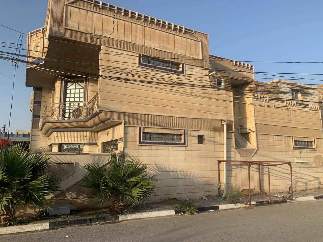 ‎السلام عليكم     � للبيع دار سكني
‎📍  الموقع: كربلاء المقدسة – ملحق التعاون مجاور مدرسة الميزان 
‎   نوع العقار  // طابو ملك صرف                         📐 المساحة: 150 متر مربع     
‎🛏️ 5 غرف نوم
‎🛋️ غرفة استقبال
‎🚿 حمامات ومرافق خدمية عدد 3

‎🏡 الدار مناسب للعائلة وفي منطقة سكنية هادئة  ( ركن ) موقع مميز  يبعد عن مرقد الامام الحسين 2 كم تقريآ

‎للاستفسار والمشاهدة يرجى الاتصال على:
📞( ***********)
‎واتس آب  ( 004581155662) 📞
‎ملاحظة:  لن اتواجد على الفيس بوك
