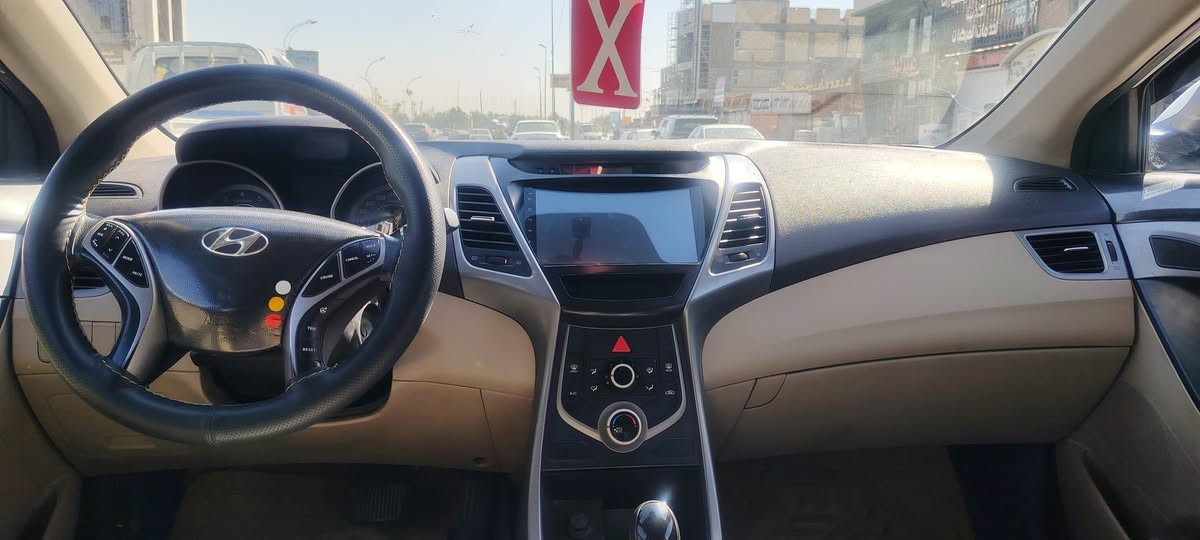 السلام عليكم 
النترا خليجي موديل 15 مكفولة من الصبغ والضربة فول مواصفات من عدا البصمة 
سلايت 
اي بي اس ABS
مري شفط 
خمسة ويل كب 
مثبت سرعة 
يدات نيكل 
دوس نيكل 
ترايش نيكل 
اربعة دسك 
مكان السيارة بالنحف 
رقم اربيل الماني 
السعر 132 وبية مجال 
الاتصال ***********
