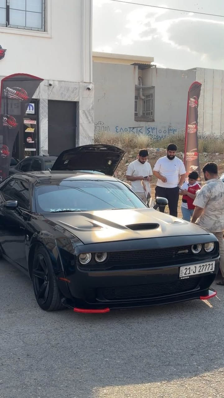 بسم الله الرحمن الرحيم
ماشاءالله لە ماڵی هەموو لایەک 
دۆج چالنجەر 🔥🚀2017 RT V8
شاشە گەورە
سەیارەکە شوتە و فیتپەمپی رایسینگی لەسەرە stage +1 
حیزام سبوغە 
گێڕ و مەکینە و کارەبایی بە شەرت 
هەززە و سەنەوی نوێیە 
تایەو ویلی نوێی بۆ بەستراوە 
شوێن هەولێر
نرخ 145$ و مەجال 
مۆبایل ***********
