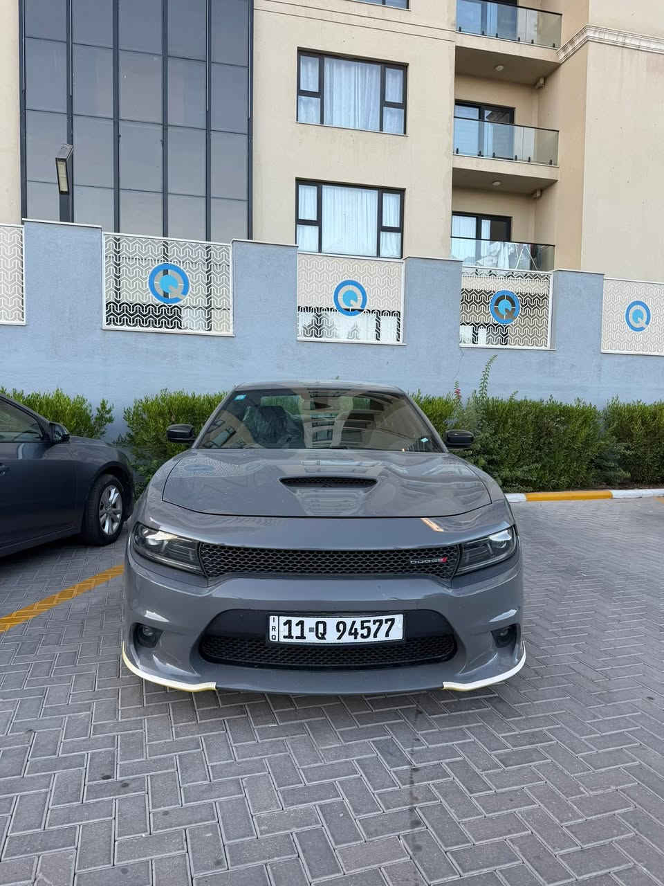 جارجر جي تي  GT 
الموديل :2023 . النداء الاخير. 
العداد : 34 سياره بعده بحالت شركه 
المحرك : V6. 3.6L 
ضرر ربع جاملغ وربع باب بلادي بدون دواخل شرط مكفوله التبديل و البارد مرقم بغداد الجديد كامل تحويل ثاني يوم
المواصفات : رادار جانبي.......
* جناح خلفي .
* ﻿﻿ويل قياس 20 انج اسود .
* ﻿﻿مقود القيادة رياضي .
* ﻿﻿مقاعد رياضية من الشاموا الأسود.
* ﻿﻿نقطة عمياء .
رادار جانبي.
* ﻿﻿مصابيح أمامية زنون .
* ﻿﻿كشافات الضباب زنون .
* ﻿﻿المصابيح الأمامية مع LED .
* ﻿﻿حساسات خلفية.
* ﻿﻿شاشه كبيرة مع نظام ملاحة نفكيشن GPS .
* ﻿﻿سستم صوت الپاين .
* ﻿﻿فتحة سقف (سلايد) .
* ﻿﻿المقاعد الأمامية كهربائية .
* ﻿﻿ذاكرة لحفظ وضعيات الجلوس (ميموري) .
* ﻿﻿مقاعد أمامية تبريد وتدفئة .
* ﻿﻿مقاعد خلفية تدفئة.
* ﻿﻿تشغيل عن بعد .
* ﻿﻿المقود كهربائي .
* ﻿﻿تدفئة مقود القيادة .
* ﻿﻿محدد سرعة .
* ﻿﻿تلفون بلوتوث .
* ﻿﻿كاميرا خلفية .
* ﻿﻿مرايا متحسسة للاضاءة العالية .
* ﻿﻿كير شفتر بالستيرن .
* ﻿﻿دخول ذكي (بصمة) .
السعر :: 280 وبيها مجال بسيط 
بغداد حي الخضراء 
***********
