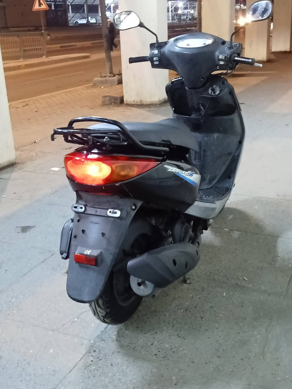 السلام عليكم شباب دراجة بغبغا نوزل مال رمبة صارلهة شهر من امنزلهة رمبة كلهة ابلادية  وكلهة شغالة كفرات كلهه ختم وية المكينة وكهربايات كلهن شغالات شلعة ومعدل ونعومة تأكل الكاع اكل جديدة بمعنة الكلمة صارلهة شهر بعدهة على وضعية الرمبة العنوان بغداد باب المعضم ولا ستفسار ***********
