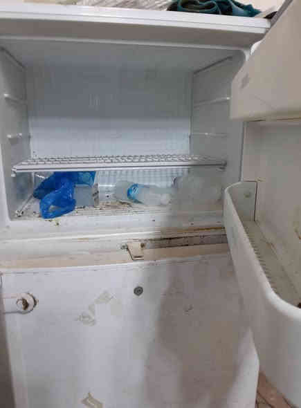 ثلاجه حجم كبير حجم ٢٠ نوبال فول تجميد وعل الفحص كما في الصوره 
والثانيه حجم ٨ فول تجميد وعل الفحص سعرهن اثنينهن ١٥٠  تصفيه غراض جوه السوك ابيع العنوان النجف الجديده الرقم ***********
