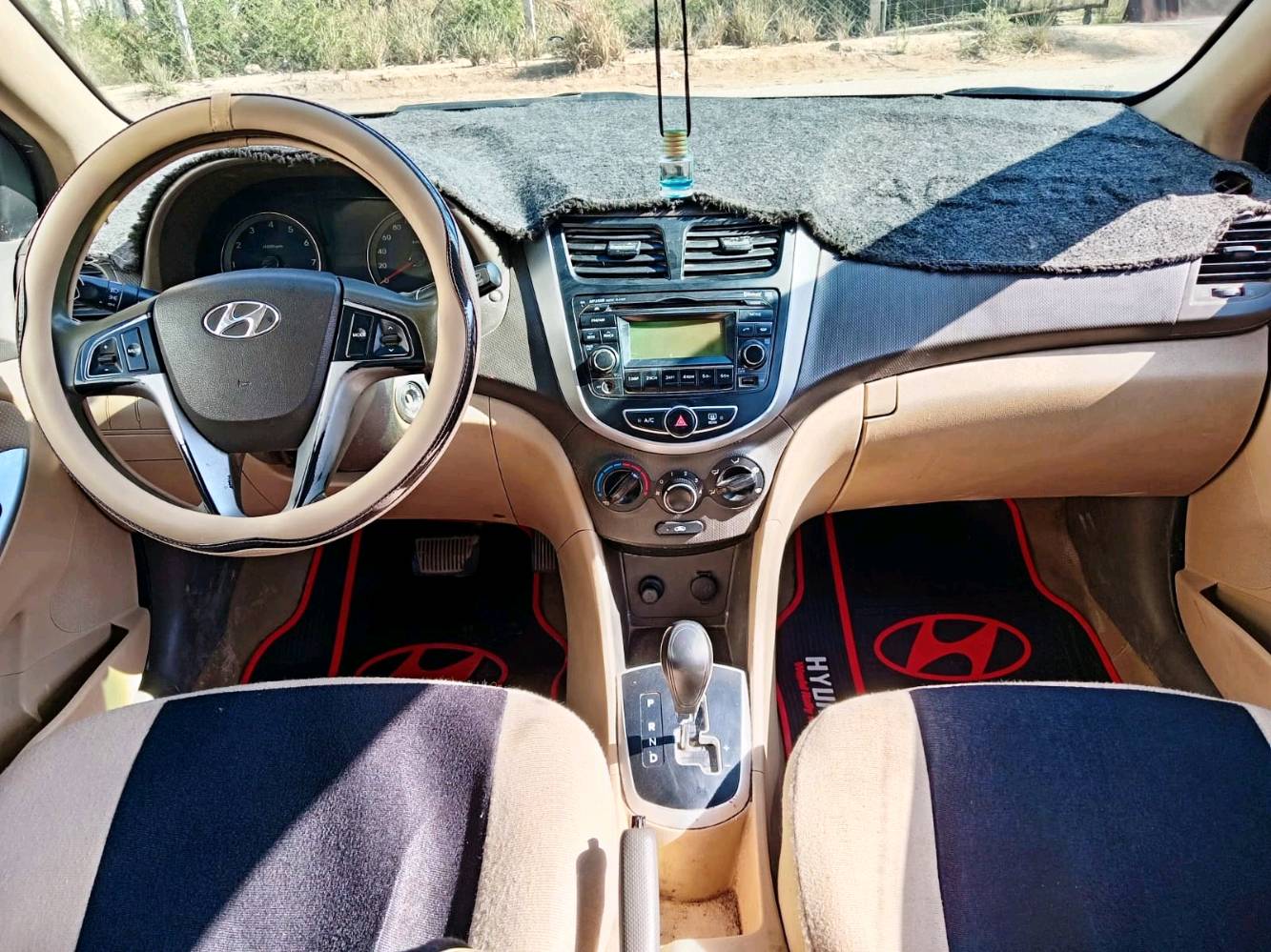 سياره للبيع
النوع: [اكسنت] الموديل: [2013] اللون: [أبيض]
مواصفات السياره : (مواصفات خليجيه)
 المواصفات: مكيف شغال،كامره خلفيه ،أيرباك،محرك (1600)،اوتماتيك،مقاعد كهرباء،جام كهرباء
، استخدام شخصي (رقم بغداد بأسمي)تحويل ثاني يوم 
ضرر السياره  (تبديل باب السايق)+بارد في الباب الخلفي+ صوت في ال(البور ستيرن)
الموقع: [بغداد/الفحامه/ قرب جزيره بغداد] للاستفسار: مراسلة على الخاص أو الاتصال على الرقم: [***********]