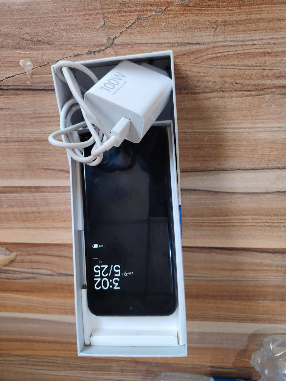 سلام عليكم /بوكو M8 برو 5g
جهاز جديد ذاكره 256 
كامرات راقيه جهاز نضيف وجديد سعر 300 وبي مجال حك جيه 
موجود واتساب وفيس ***********مكاني كوفه
