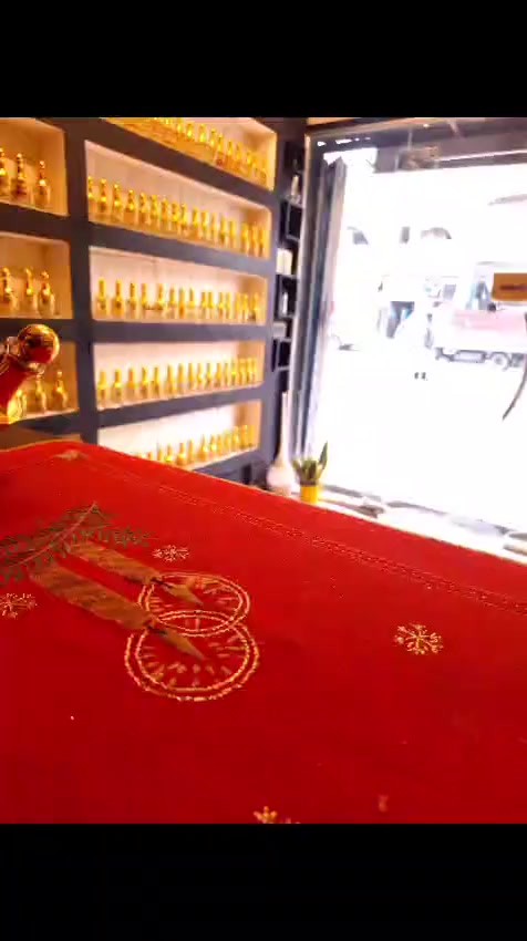 العطر هو توقيع شخصي، إكسسوار غير مرئي، وذاكرة حية تعيدنا للأشخاص والأماكن.   #اكسبلور_فولو #هاشتاك #اكسبلورر #بغداد #فيروزه للعطور المركزه


**إذا كنت صاحب هذا الإعلان وتريد حذفه لأي سبب، رجاءا أرسل رسالة إلى الدعم الفني**