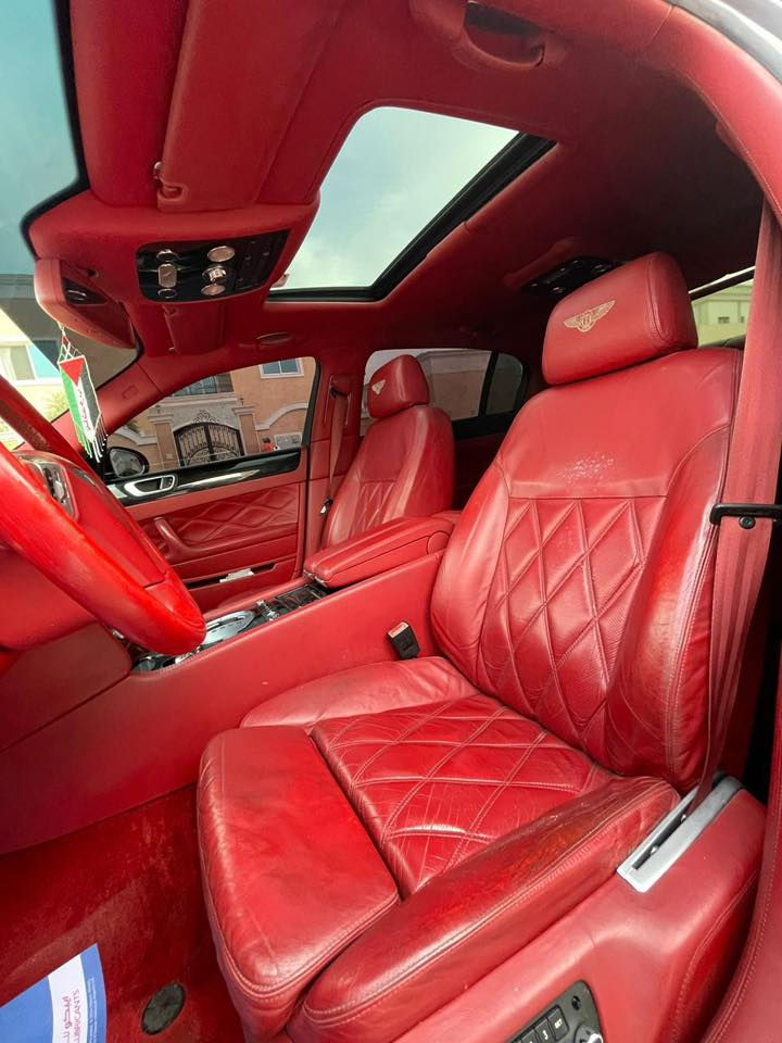 خليجي مديل 2007 السياره جديده دخول جديد السعر 190ورقه الون ابيض مغلف بلكامل اسود مكان البصره رقم التلفون ***********
