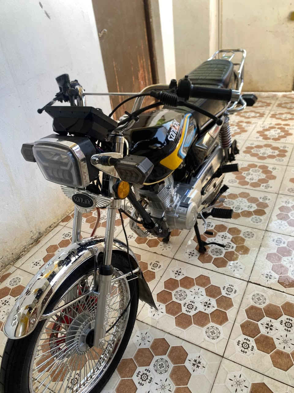 دراجه تايكر 4 نمر بعدها زيرو كلشي ما عايزها سويجات ثنين و منفيس السعر 700و بيها مجال  بسيط رقم ***********
