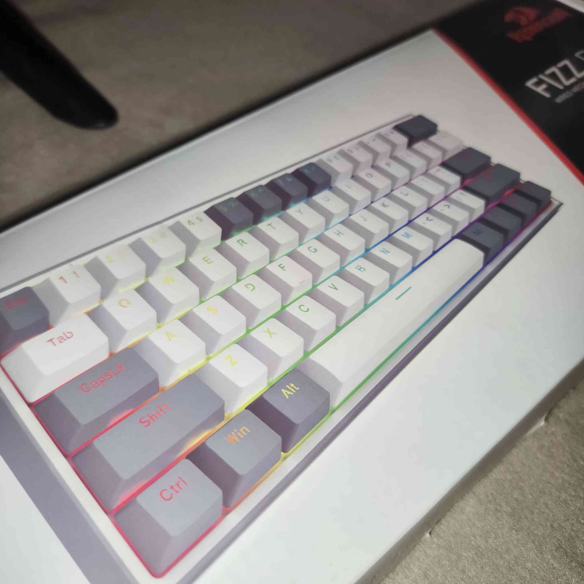 کیبۆرد (REDD.DRAGON) کە باشترین و بەناوبانگترینی کیبۆردی عالەمە بەکار نەهاتوە لۆکە تەنها حەزم لە ڕەنگەکەی نیە بەشەرتی ئەوەی بە کار نەهاتبێت زیاتر 20 جۆر نەخش و جۆری لیدی هەیە نرخی 30 هەزارە ئەوەش ڕەقەمم لە کەلار ***********
