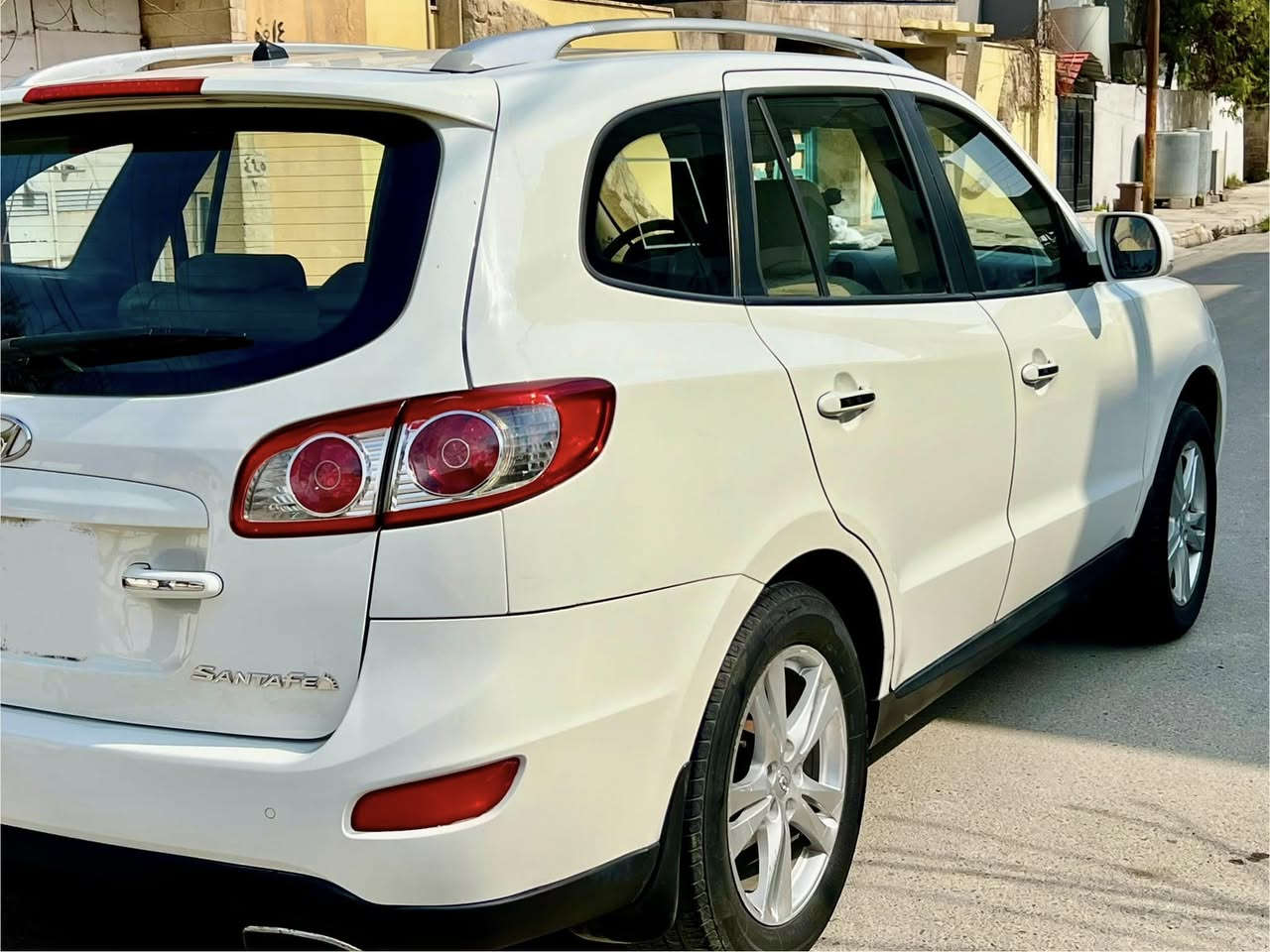 السلام عليكم فقططط للبيع بدون مراوس
هونداي سنتافي 2011 (كليييييين)
خليجي 6 سلندر 7 راكب
 3 قطع تبريد فول مواصفات 1/1 
 فتحه تحكمات ستيرن مثبت سرعه 
مري شفط كير مكينه شرط بلاد 
تبريد ثلج  السياره مكفوله كفاله عامه
 ملاحظة موضحة بالصورة بارد شي بسيط
 تحويل ثاني يوم 
رقم شمالي
السعر : 150$ و بيها مجال بسيط
مكان السيارة : موصل جانب الايسر
للتواصل : ***********
