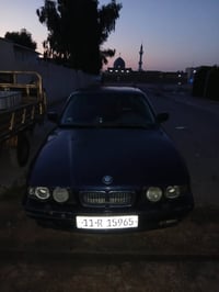 اخوان سياره بي ام 525 السياره كلها على بلادي ما بيها ولا ضربه كبيره بس...