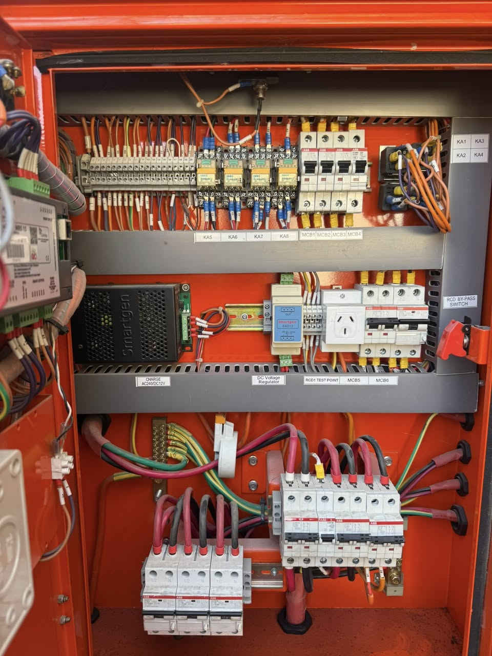 مولد كابوتا كاتم 15KV توليد لوري سومر فرنسي 1500RPM/50HZ نضيفة جداً وشرط مامفتوح بيها برغي واحد 
العنوان بغداد مجمع المشن محل مناف الشمري
***********

